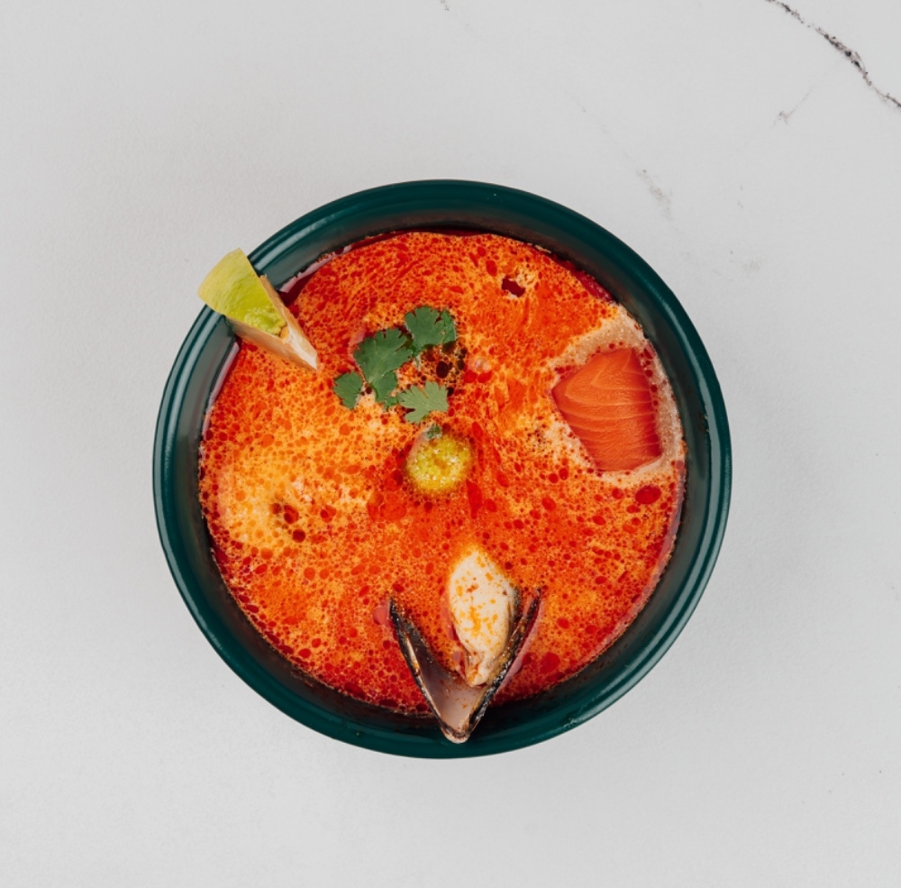 Tom Yam Dengiz mahsulotlari bilan 